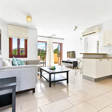 Apartment 2 Bedroom Anatoli With Communal Pool, Aphrodite Hills Kouklia