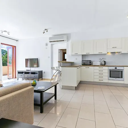 2 Bedroom Anatoli With Communal Pool, Aphrodite Hills Apartment Kouklia