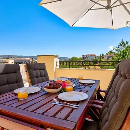 2 Bedroom Anatoli With Communal Pool, Aphrodite Hills Appartamento