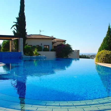 2 Bedroom Anatoli With Communal Pool, Aphrodite Hills Kouklia